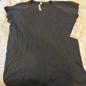 Lululemon swiftly tech short sleeve 2.0 size 20 color Black/Black